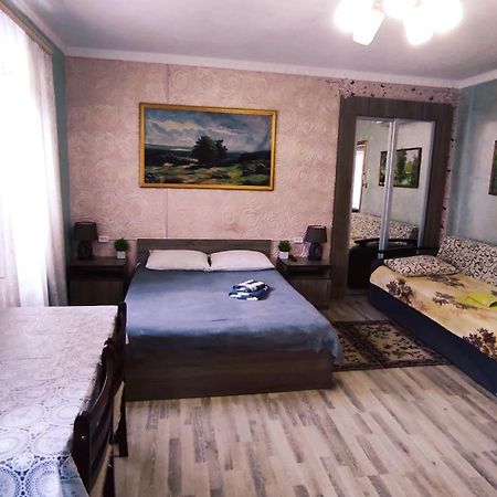 Міні Квартал Hotell Yahotyn Exteriör bild