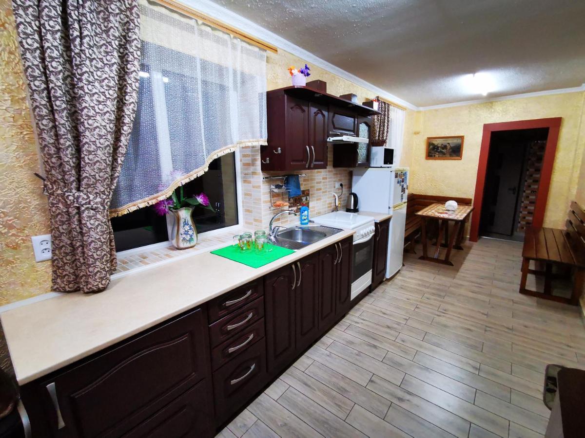 Міні Квартал Hotell Yahotyn Exteriör bild