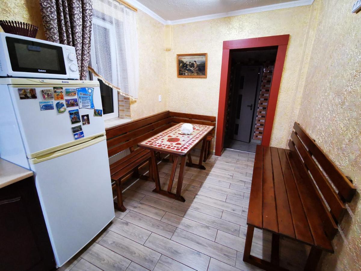Міні Квартал Hotell Yahotyn Exteriör bild