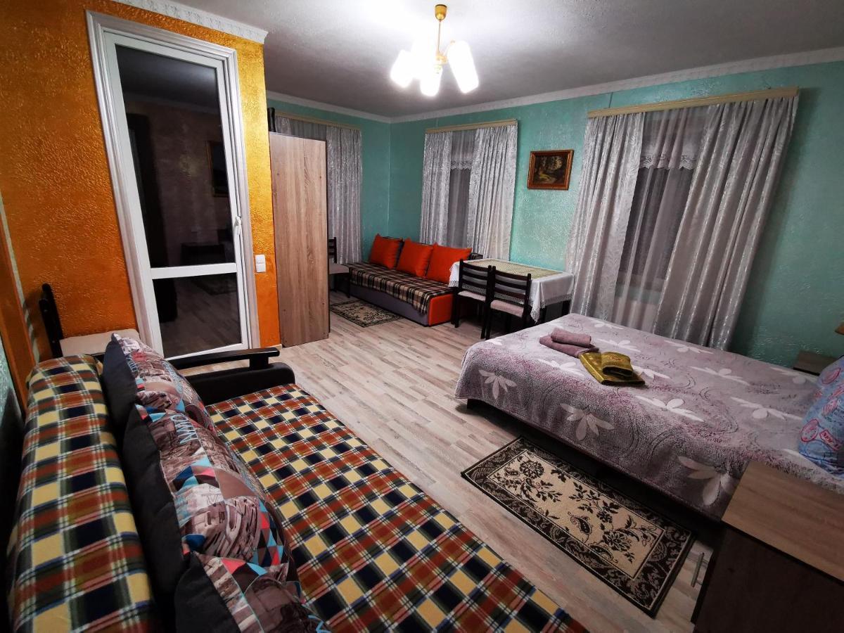 Міні Квартал Hotell Yahotyn Exteriör bild